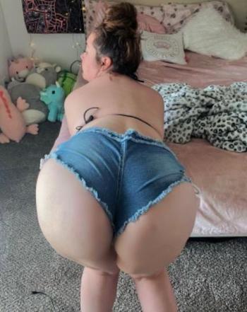 Mia, 24  female escort, Cedar Rapids