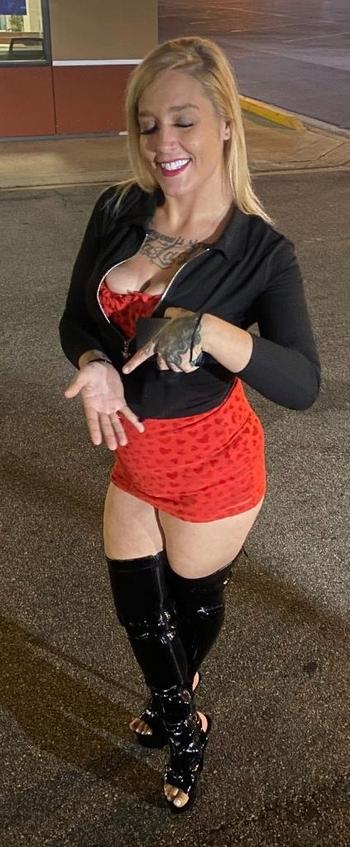 Khloey, 23  female escort, Cedar Rapids