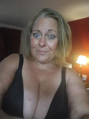 2020100100, female escort, Cedar Rapids